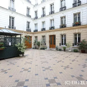 Arc De Triomphe - Luxury With A Sense Of Paris